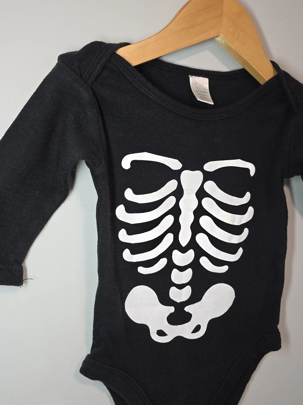 Gap Black Skeleton Print Long-Sleeve  Baby Body Suit Halloween Fall Style 6-9M